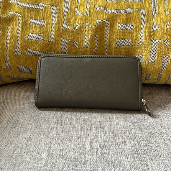 Tommy Hilfiger wallet - Picture 2 of 3